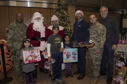 Bronx Borough President Ruben Diaz Jr. Distributes Toys to Bronx Veterans’ Families At WCS’s Bronx Zoo